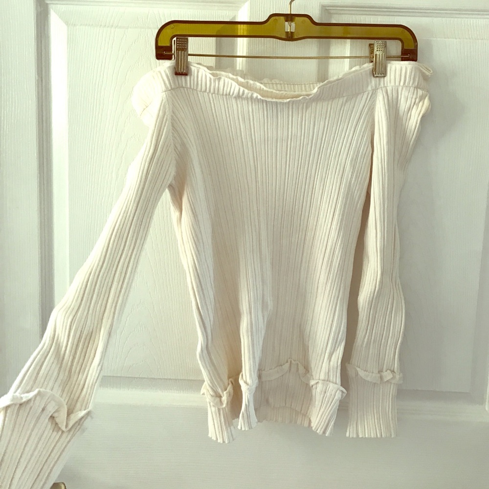 Cache Off the shoulder dressy top